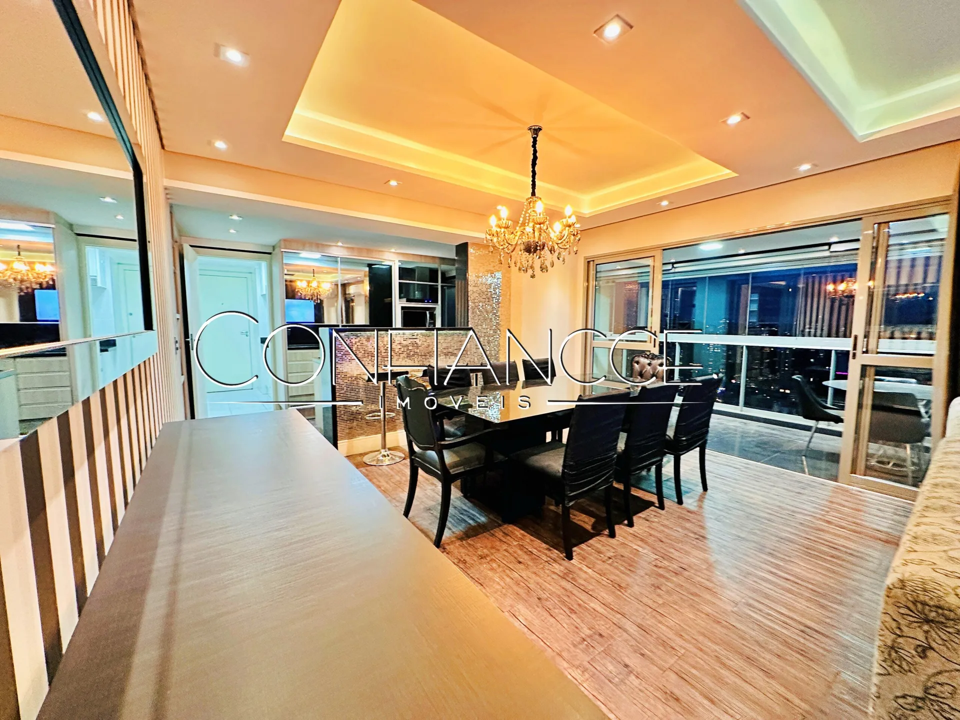 Glass-enclosed balcony in a 3-bedroom apartment, 134 m² — photo 9