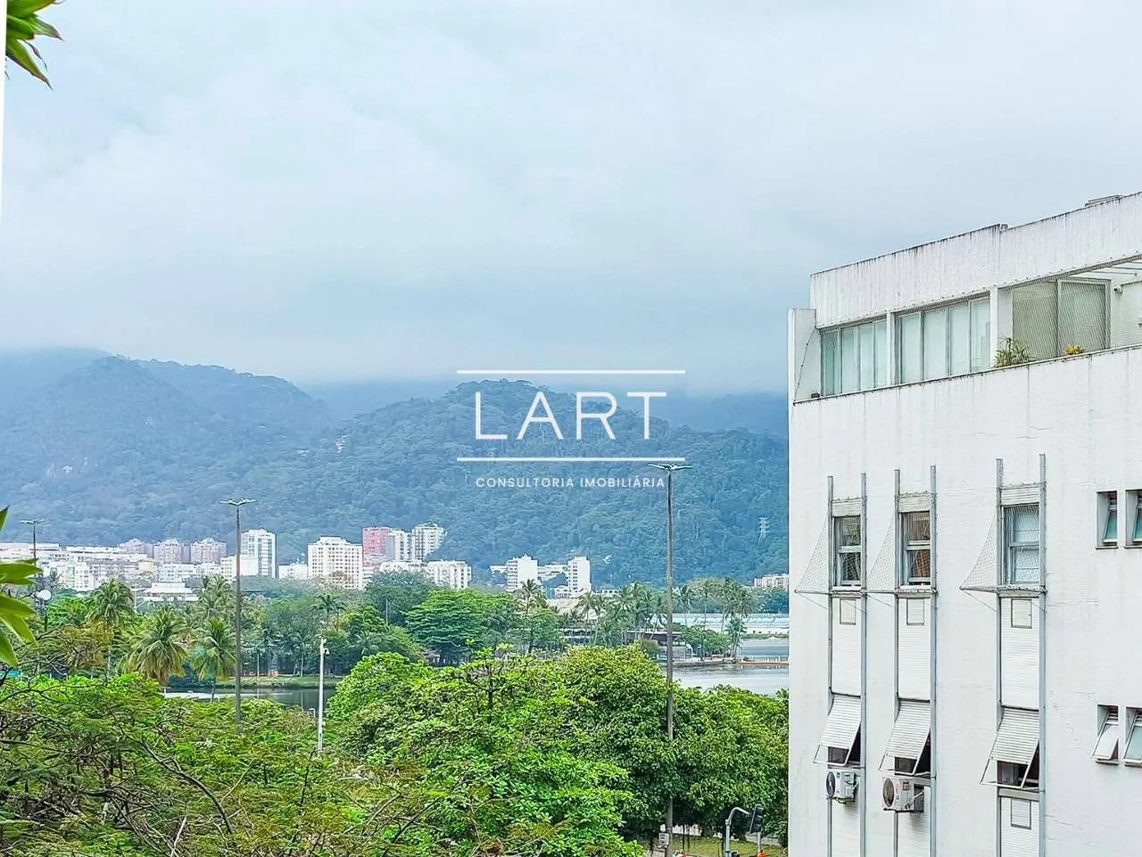 Floor-to-ceiling windows in a 3-bedroom apartment, 125 m² — photo 19