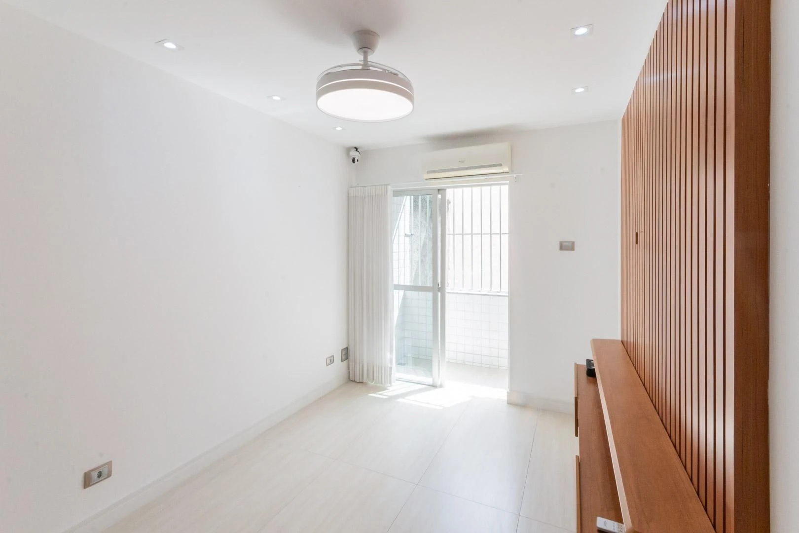 Робоче місце та 2 спальні: квартира 61 м² — photo 21