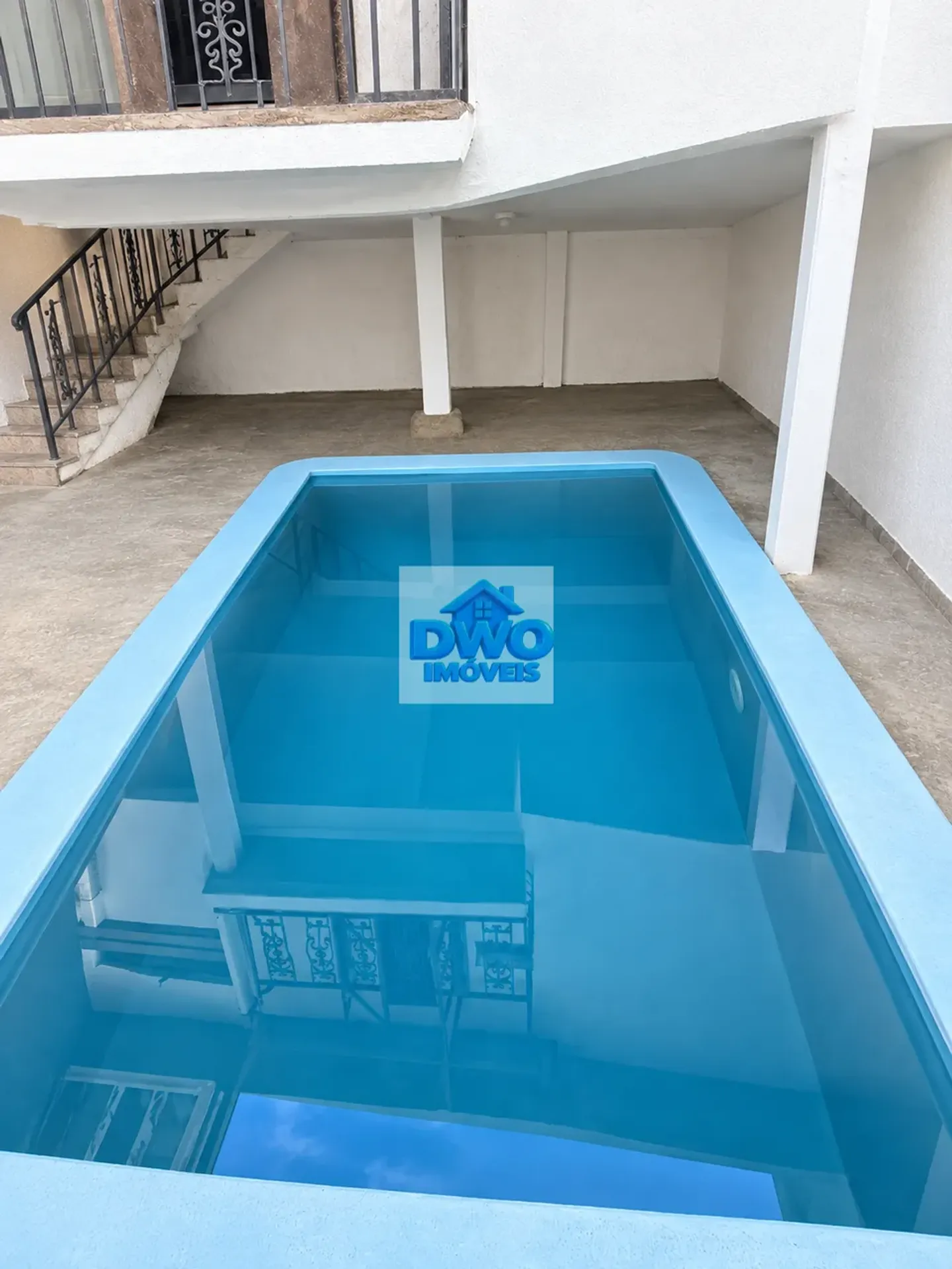 House, 200 m², with a glass-enclosed balcony — photo 6