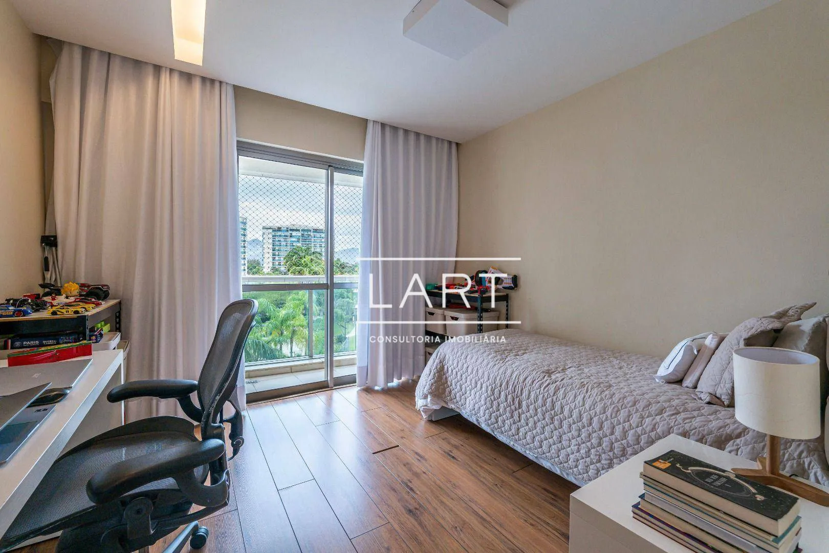 4-bedroom apartment with gas open-plan kitchen and 233 m² — photo 22