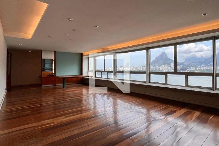 3-bedroom apartment with a water view in Rio de Janeiro