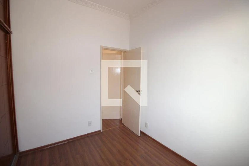 Apartamento com piso de madeira ou laminado, Pilares — photo 22
