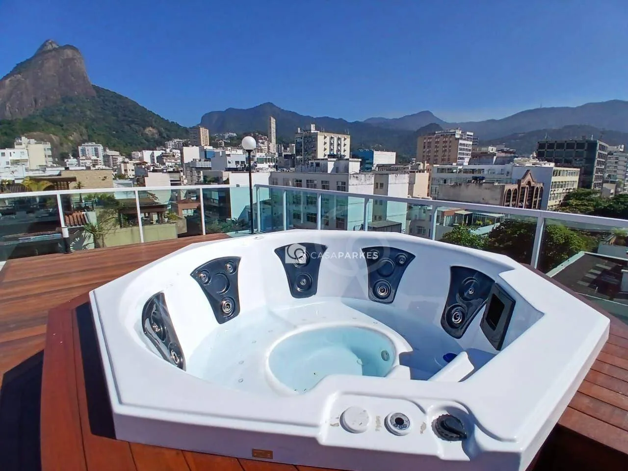 Penthouse with 3 bedrooms and 4 bathrooms — photo 41