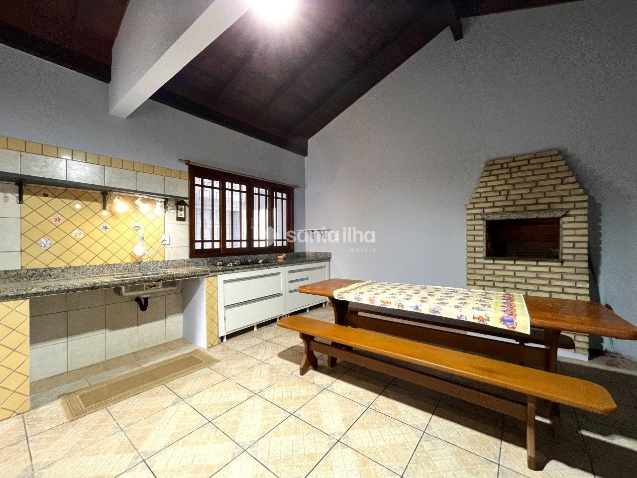200 m² house with a private BBQ and a grill on the balcony — photo 24
