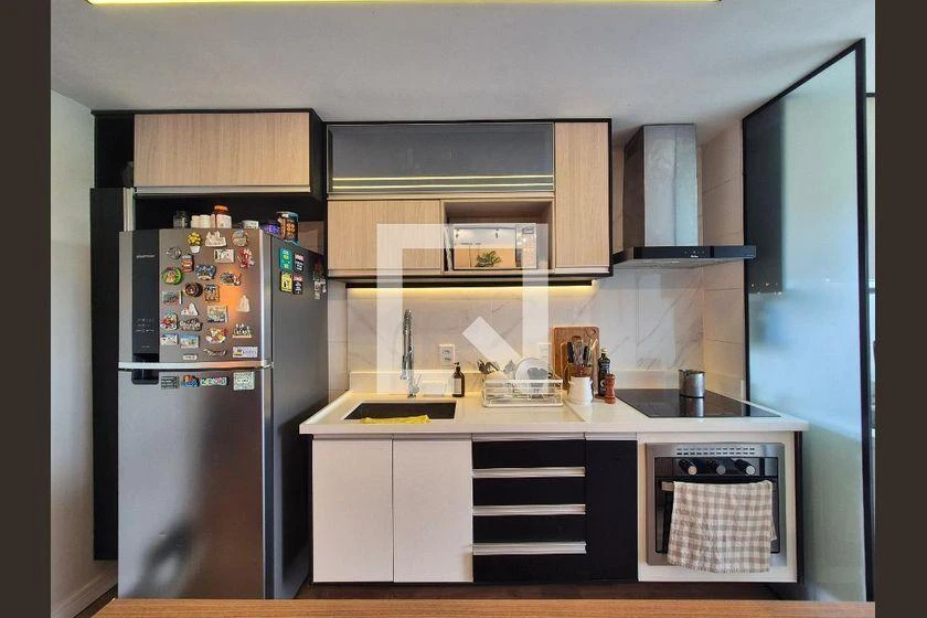 Glass-enclosed balcony in a 2-bedroom apartment, 82 m² — photo 12