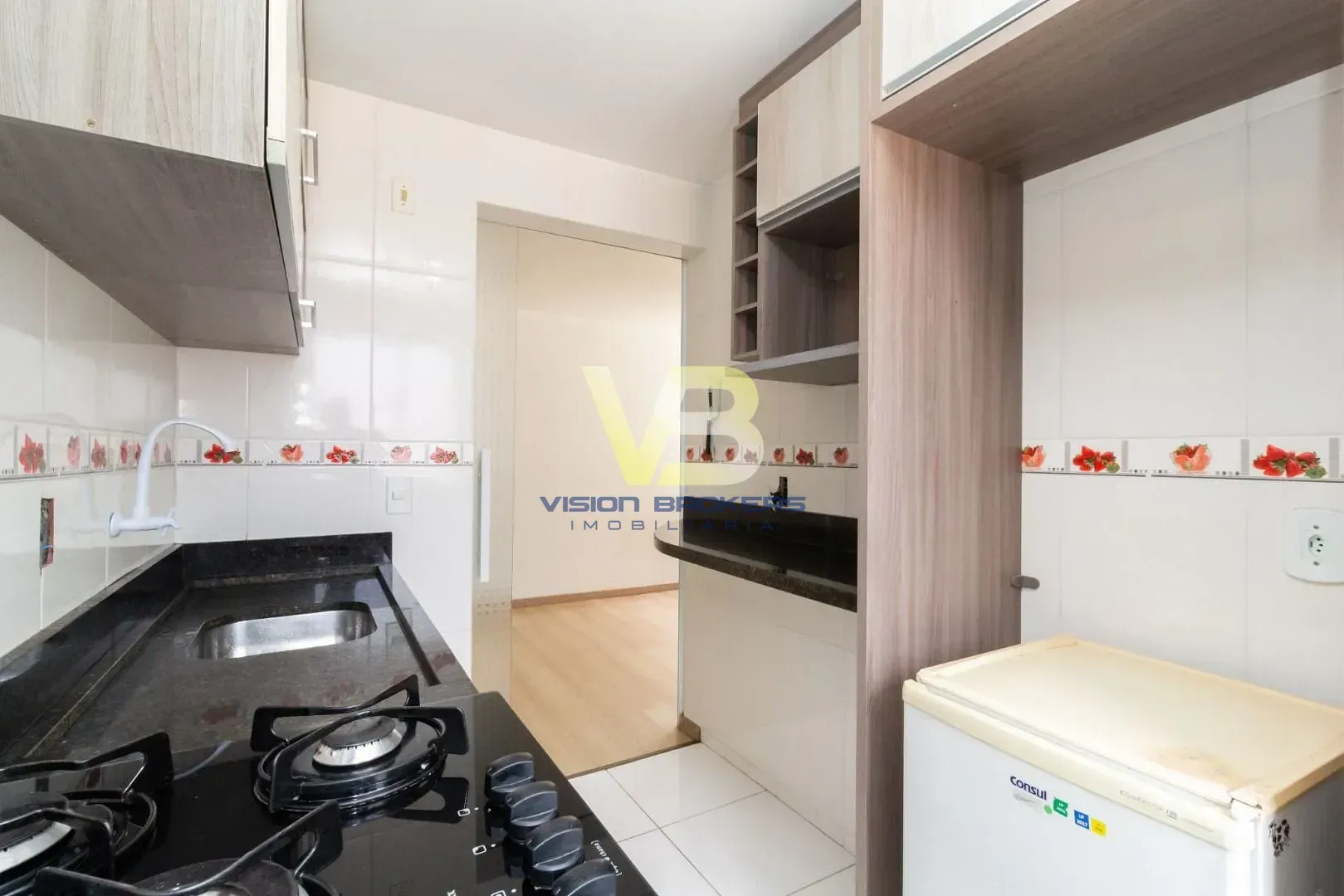 2-bedroom apartment with wood or laminate floors in Curitiba — photo 6