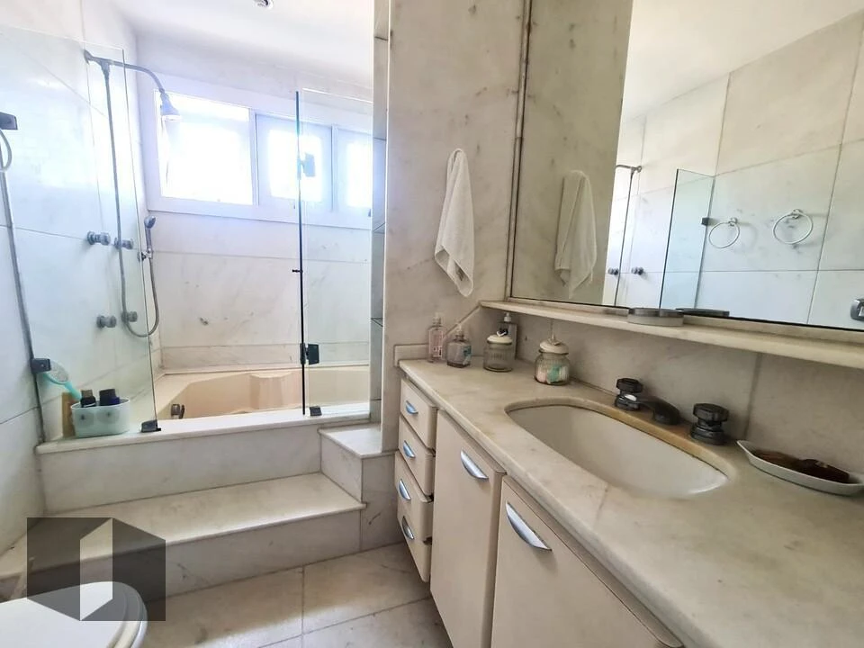 690 m² house with 6 bedrooms and balcony grill — photo 14