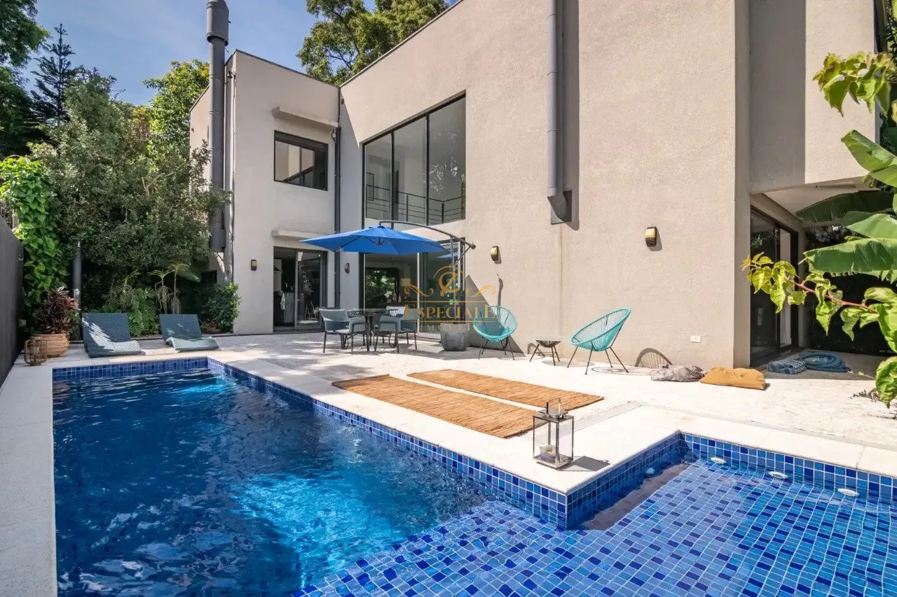 Furnished contemporary house with 3 bedrooms and 540 m² — photo 10