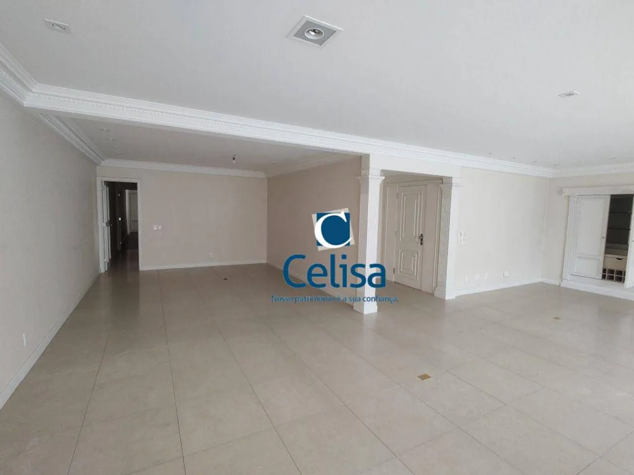 294 m² apartment with 3 bedrooms and 4 bathrooms — photo 17