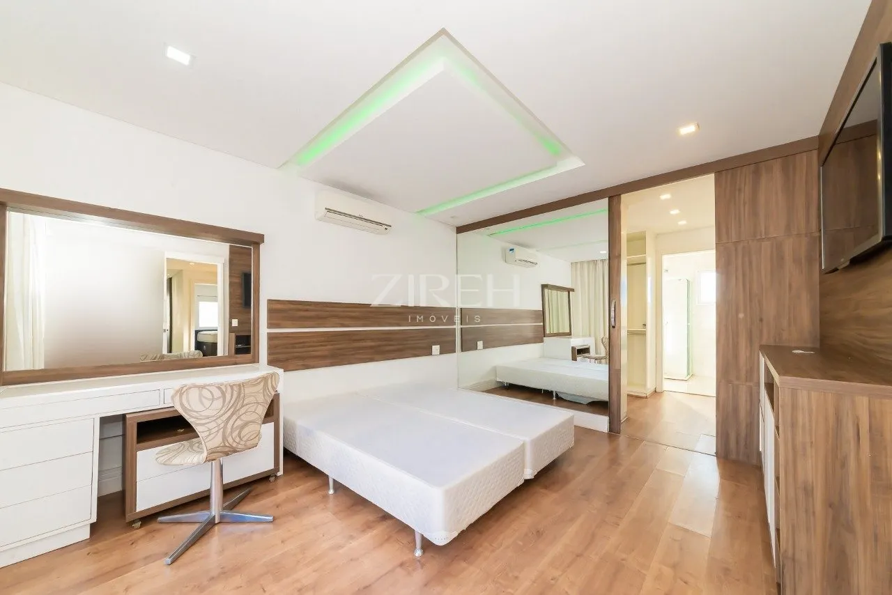 4-bedroom house with private garden — photo 25