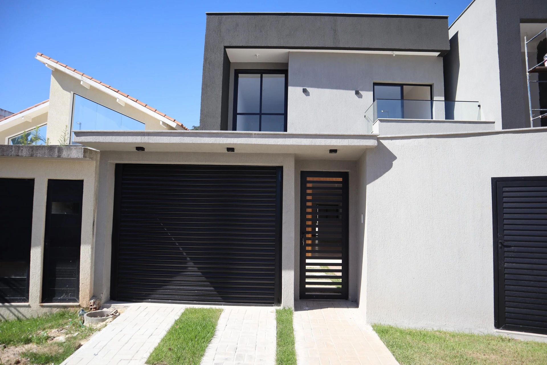 4-bedroom house with a grill on the balcony — photo 3
