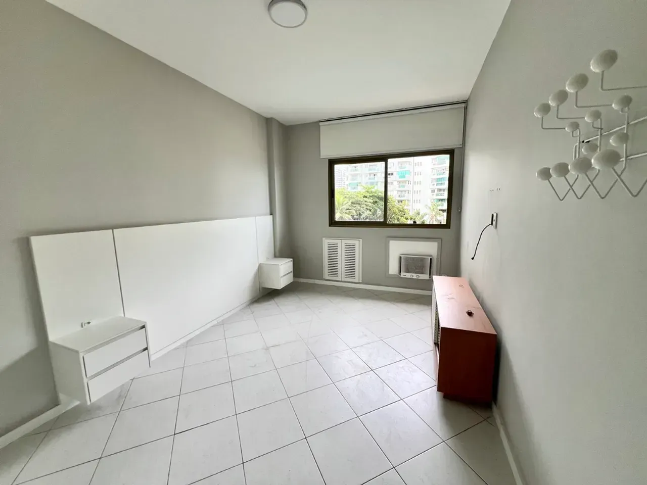 Furnished 1-bedroom apartment with open-plan gas kitchen — photo 3