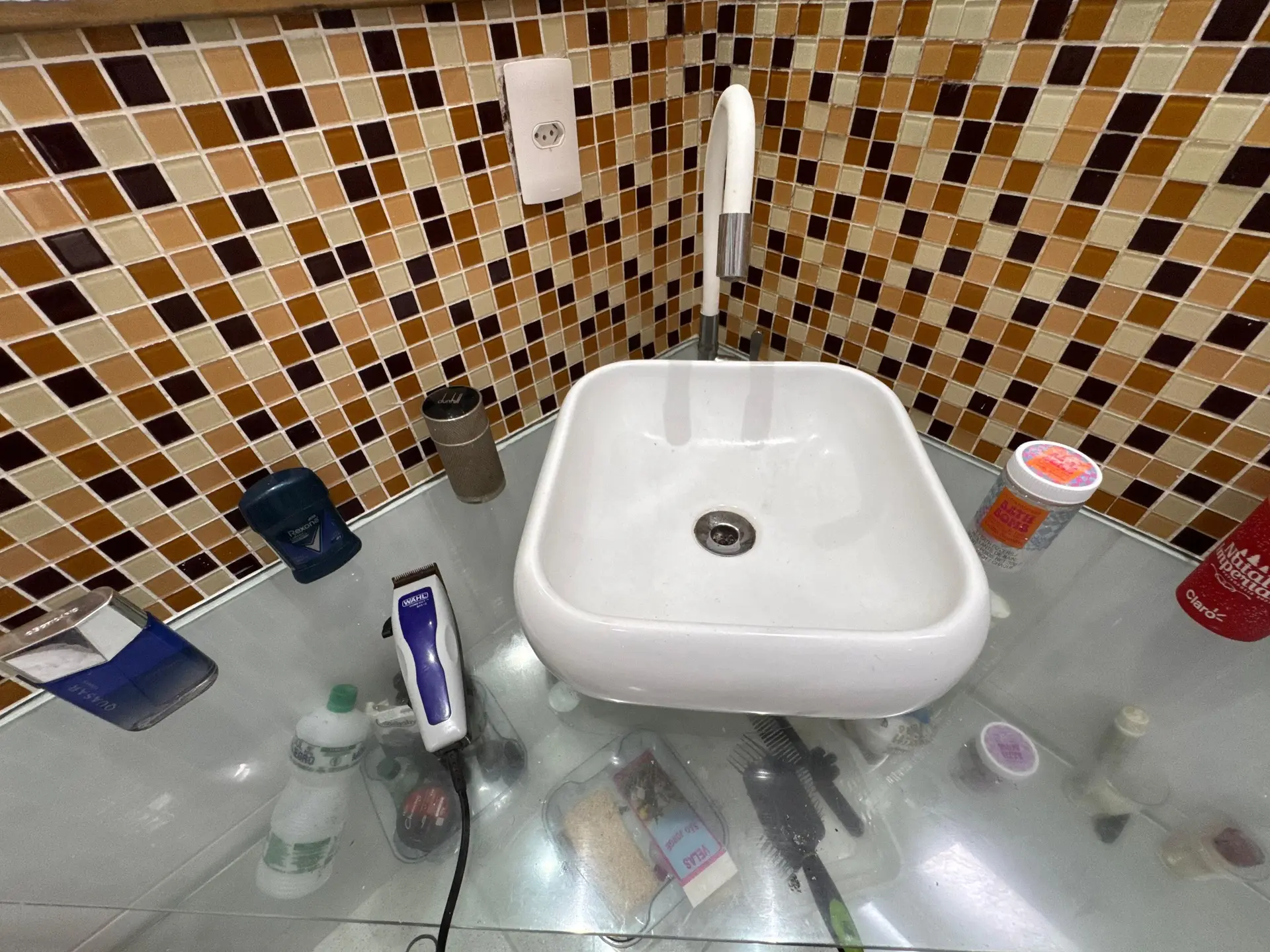 Furnished condo house with 3 bedrooms and laundry setup — photo 33