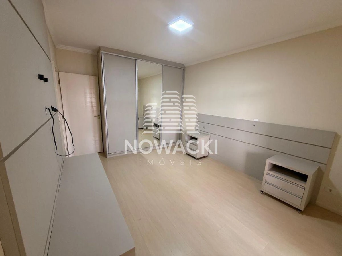 318 m² house with a bathtub and a home office — photo 8