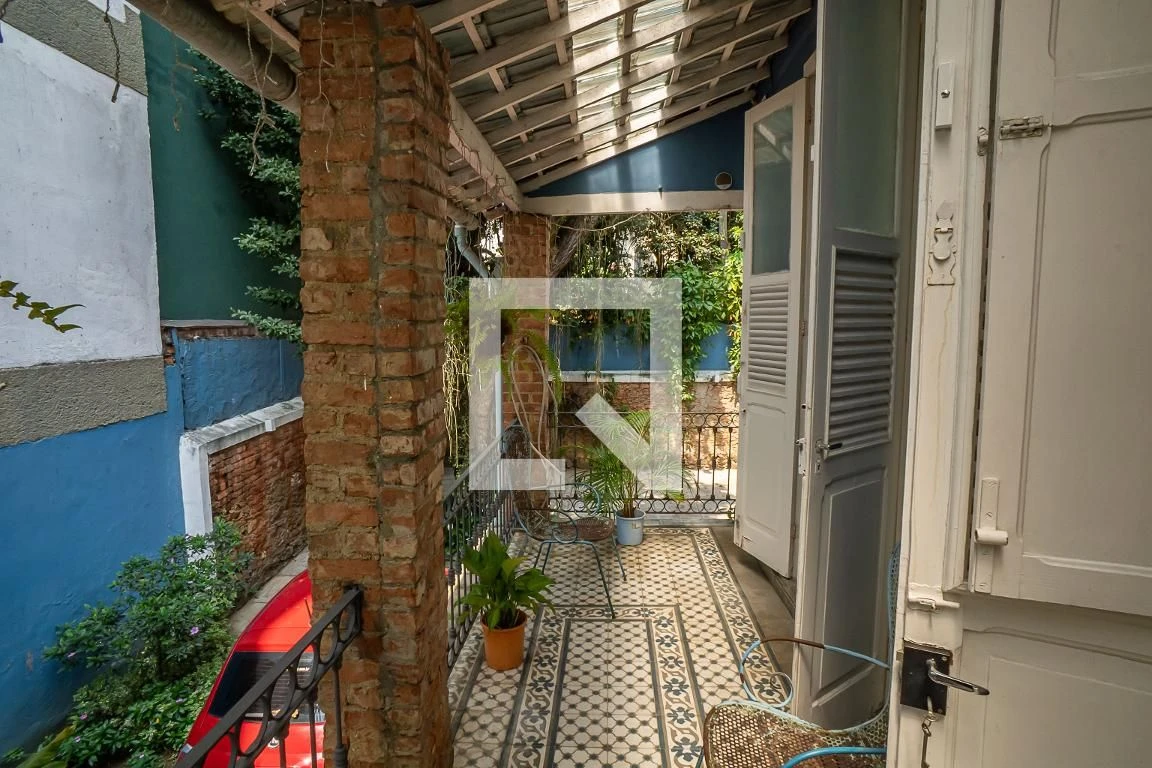 Furnished house, 300 m², with floor-to-ceiling windows — photo 40