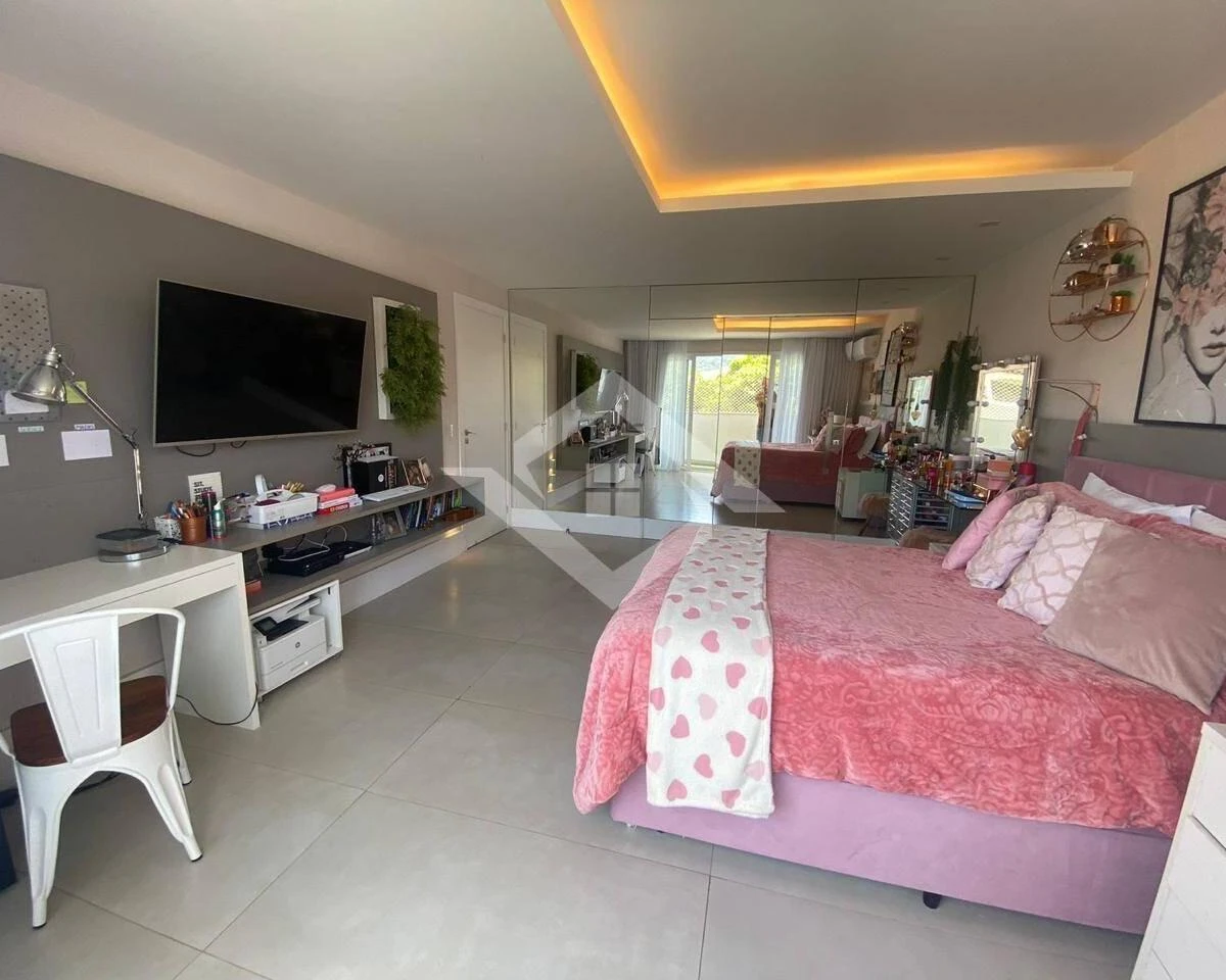 6 quartos e banheira: casa de 1000 m² — photo 10