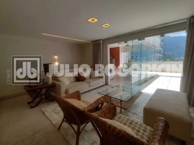 Furnished apartment with 3 bedrooms and a balcony — photo 20