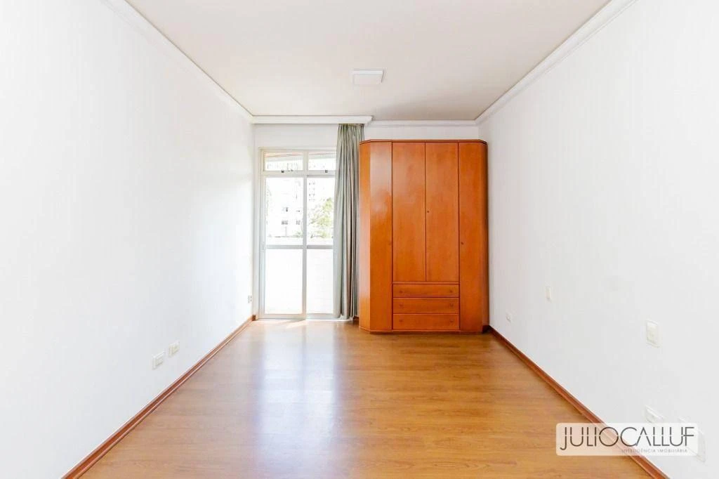 Застеклённый балкон и 3 спальни: квартира 151 м² — photo 17