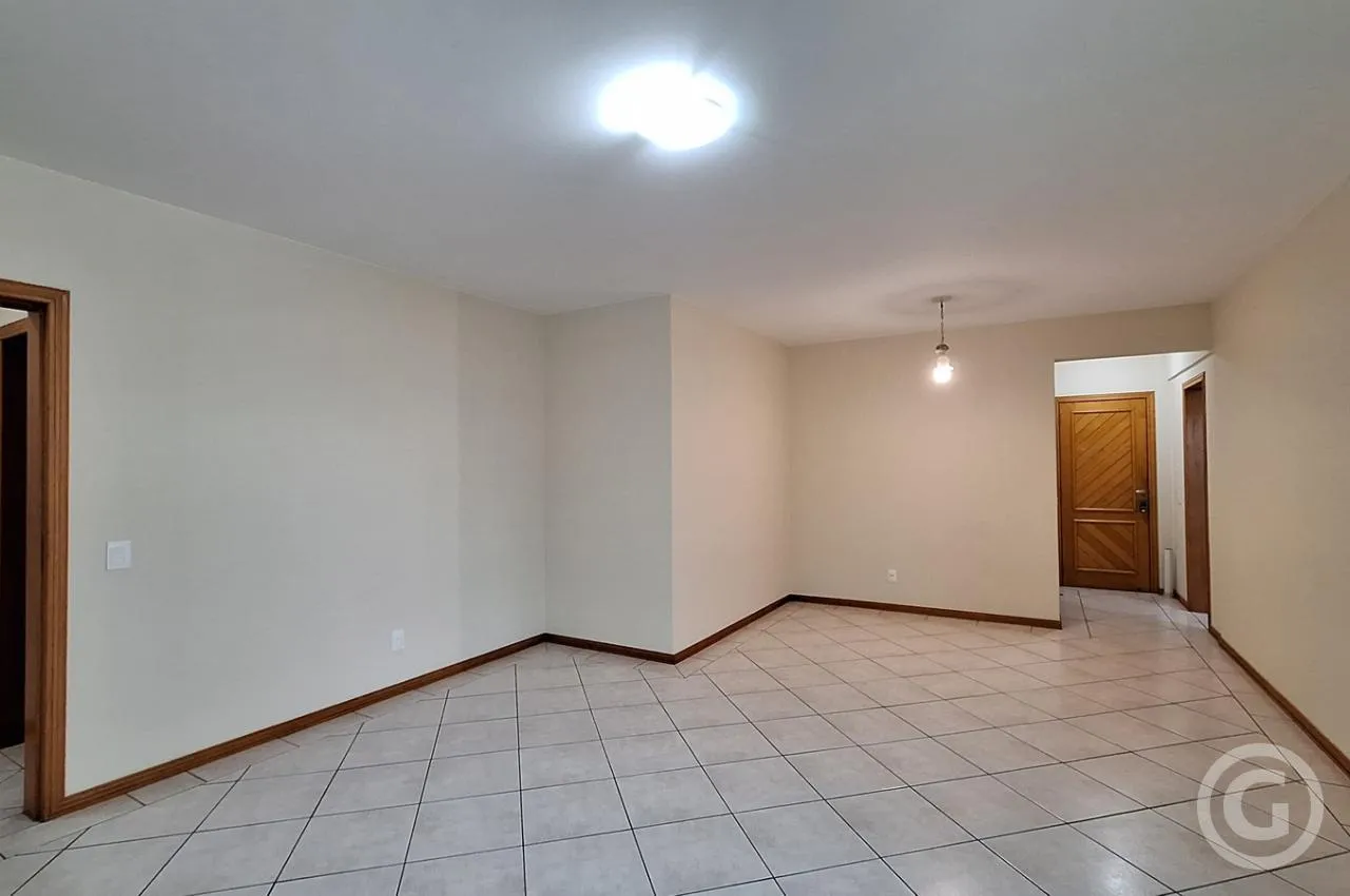 4-bedroom apartment with an enclosed balcony grill — photo 9