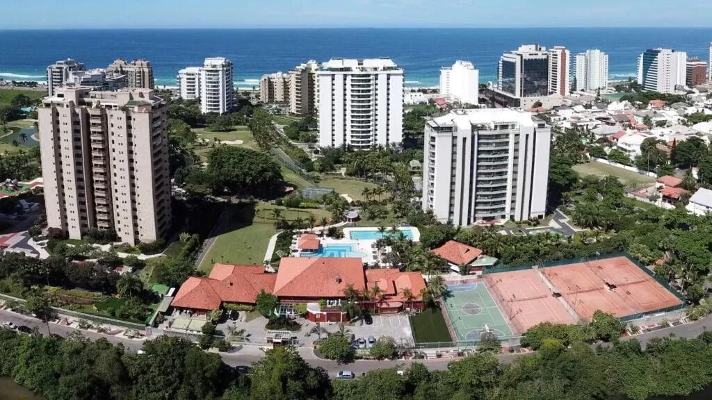 4-bedroom apartment with a water view — photo 5