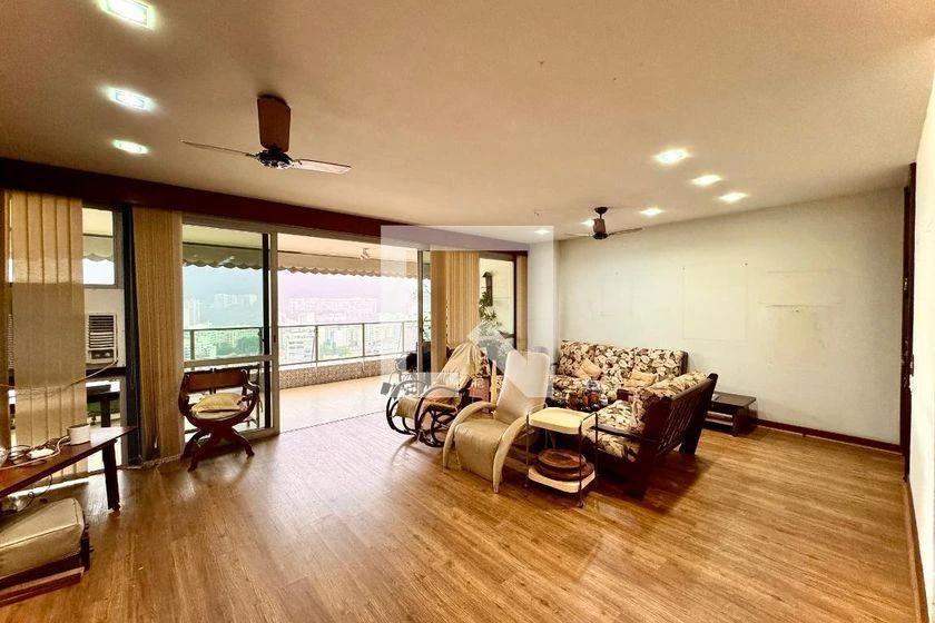 Furnished apartment, 180 m², with a glass-enclosed balcony — photo 14