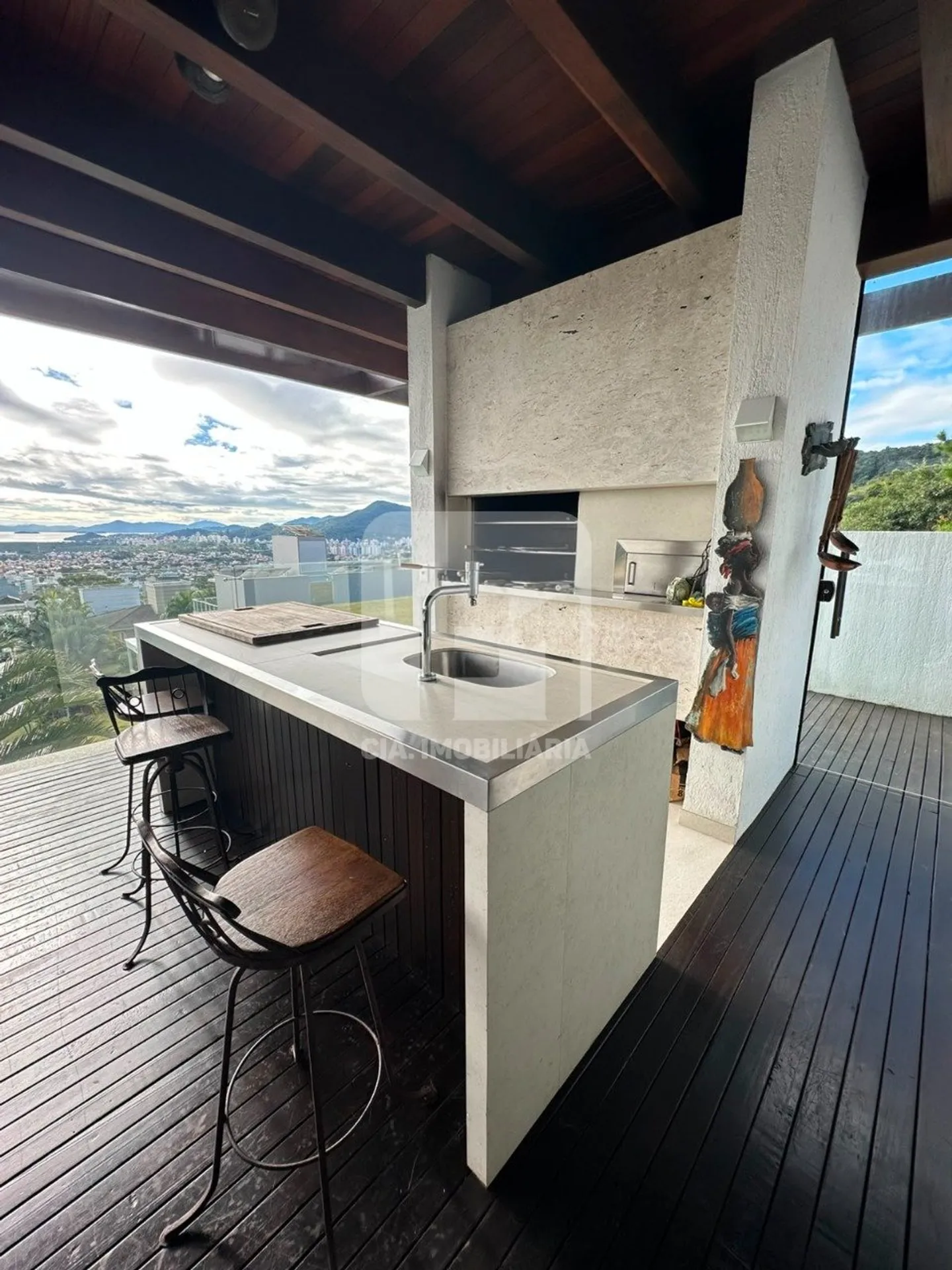 Furnished house with 6 bedrooms and 650 m² total — photo 17