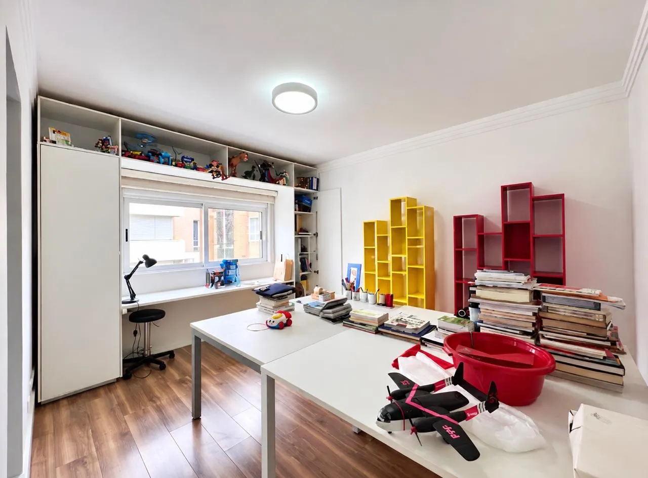 4-bedroom house with a home office — photo 12