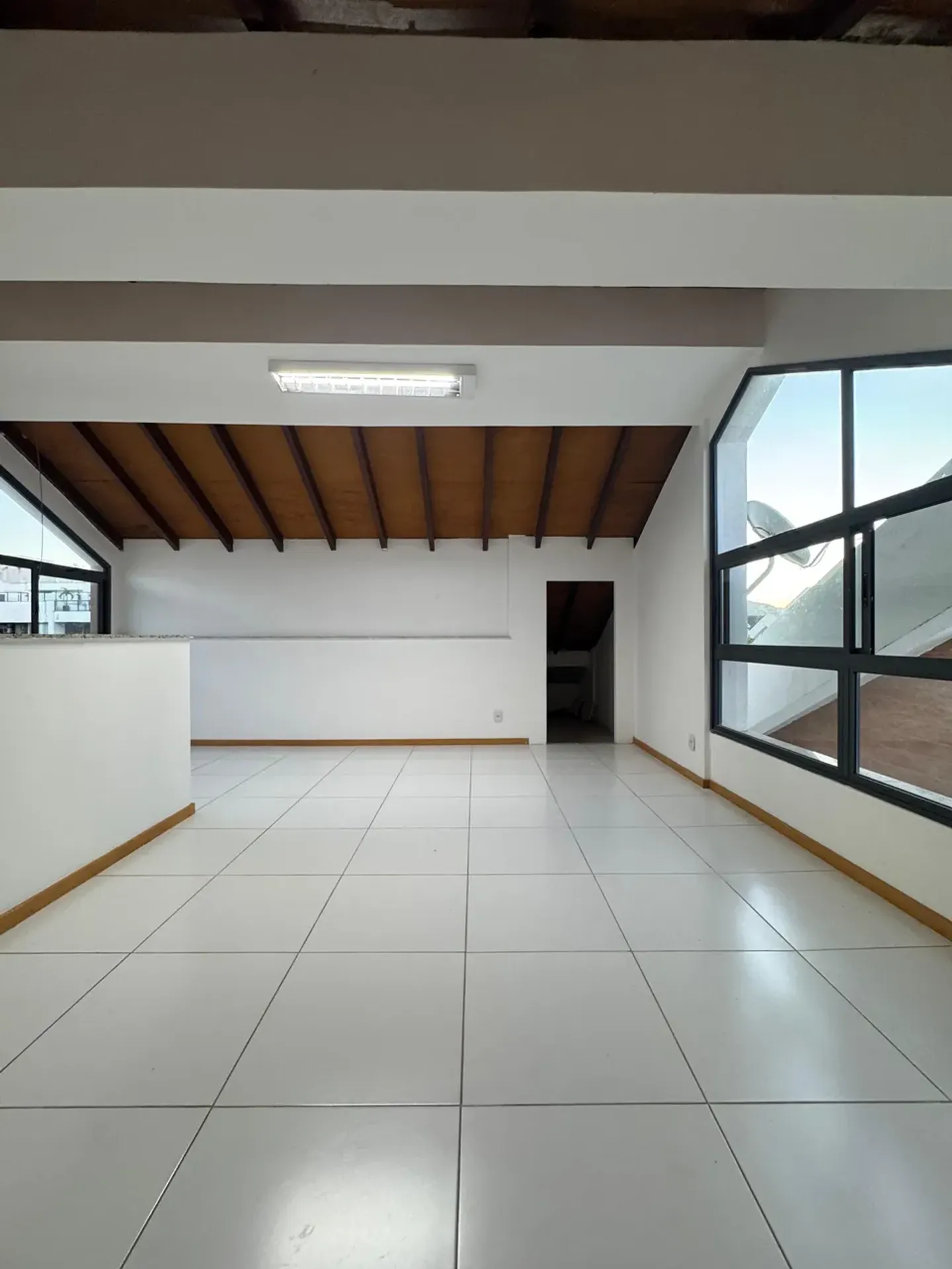 House with 4 bedrooms and 5 bathrooms, balcony grill — photo 21