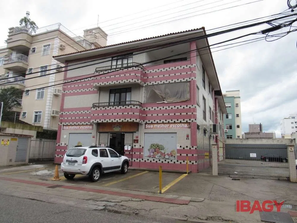 143 m² unfurnished apartment with 3 bedrooms — photo 19