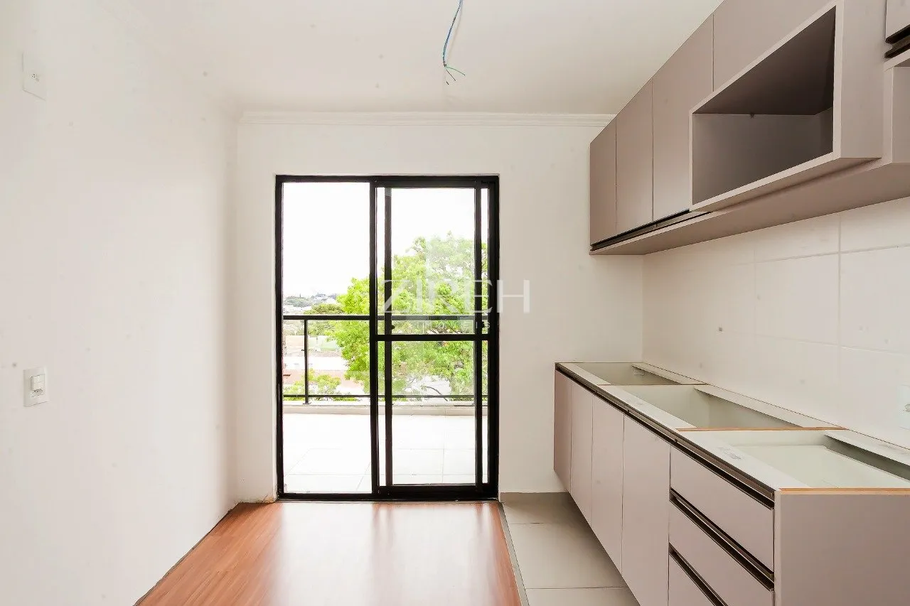 2-bedroom apartment with wood or laminate floors in Curitiba — photo 2