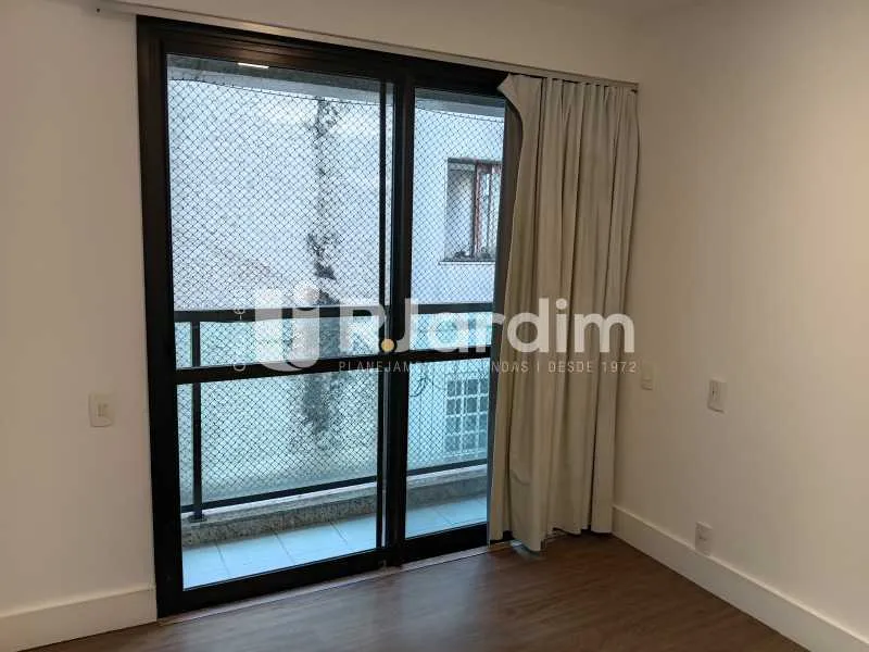 Apartamento com 3 quartos e varanda — photo 11