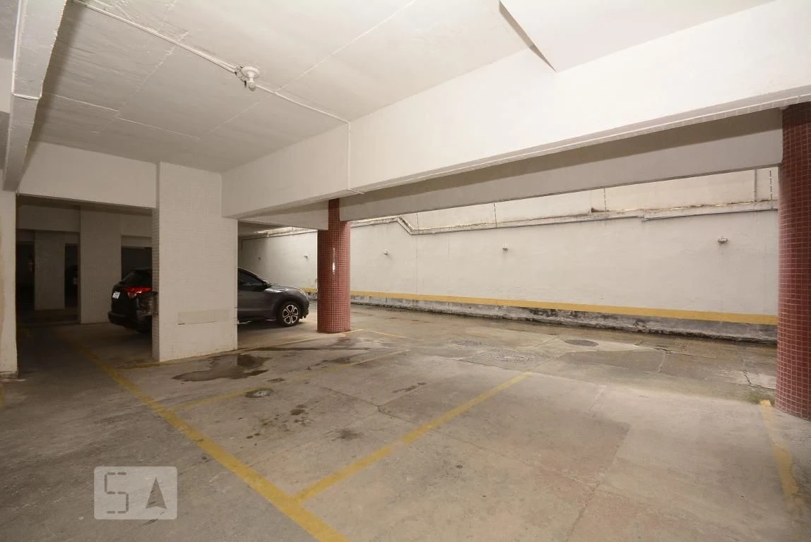 4-bedroom apartment in a building with a pool — photo 53