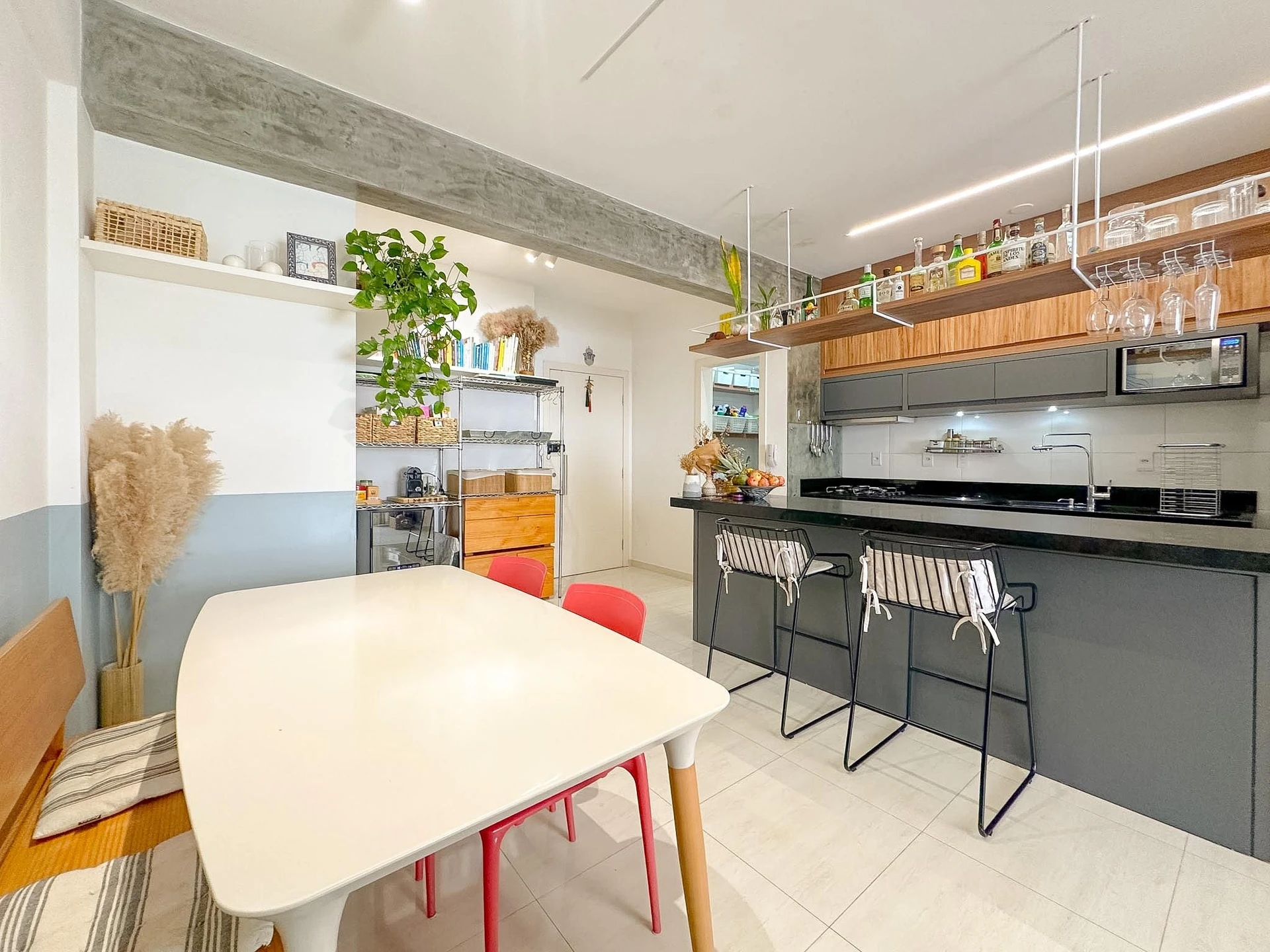 Furnished apartment, 92 m², with a grill on the balcony — photo 34