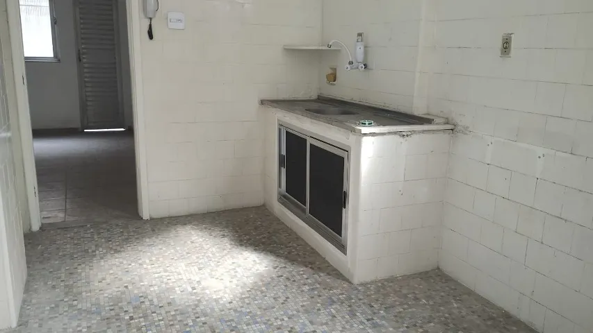 1-bedroom apartment with 1 parking space and laundry area — photo 10