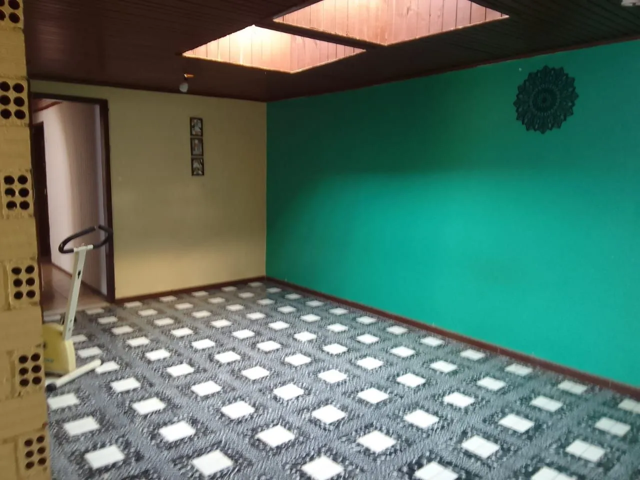 Unfurnished 1-bedroom house with no parking space