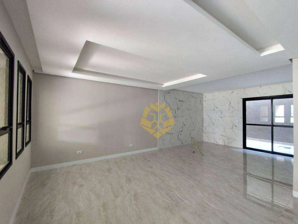 3-bedroom townhouse with 250 m² and a balcony