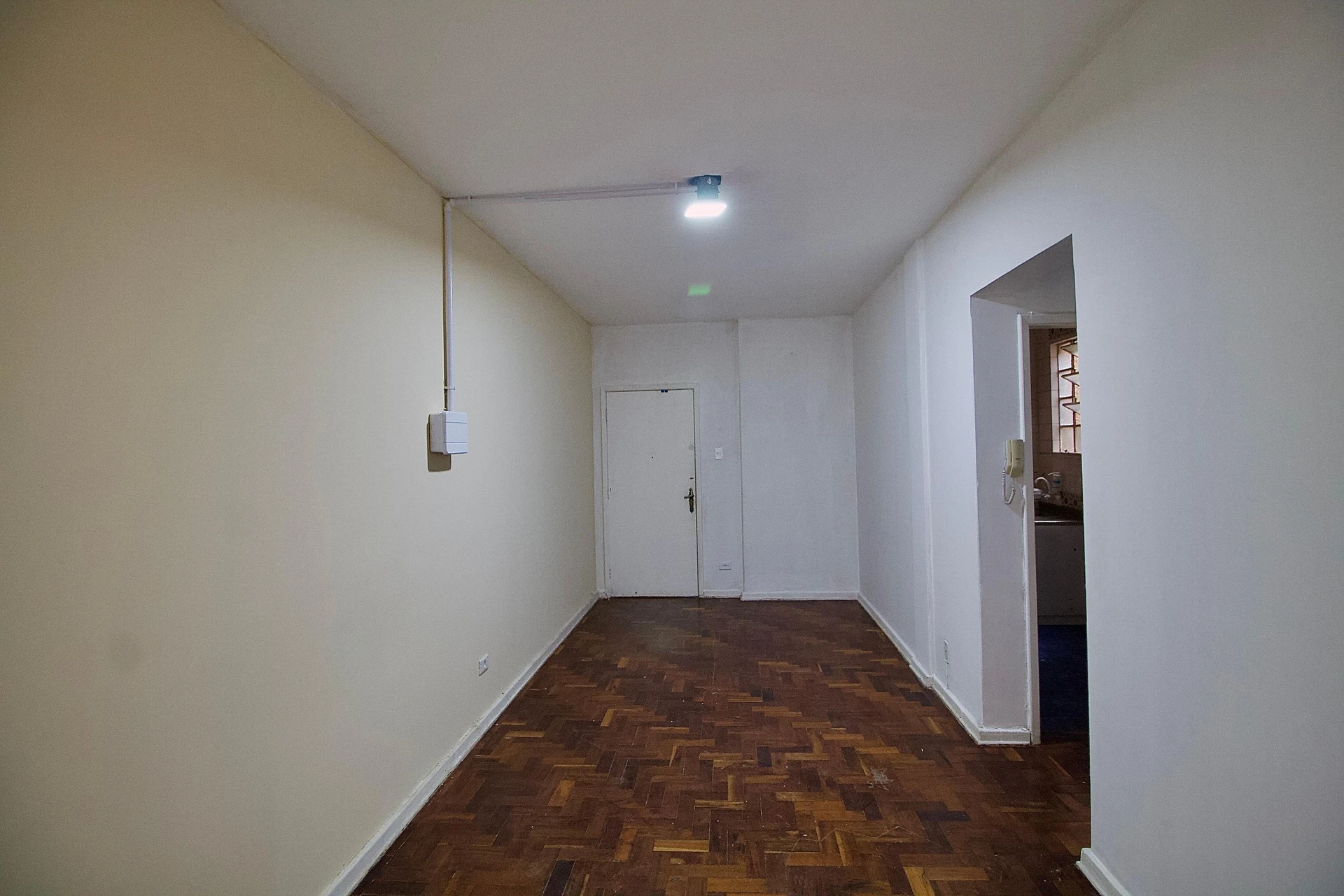 Wood or laminate floors in a 2-bedroom apartment, 72 m² — photo 11