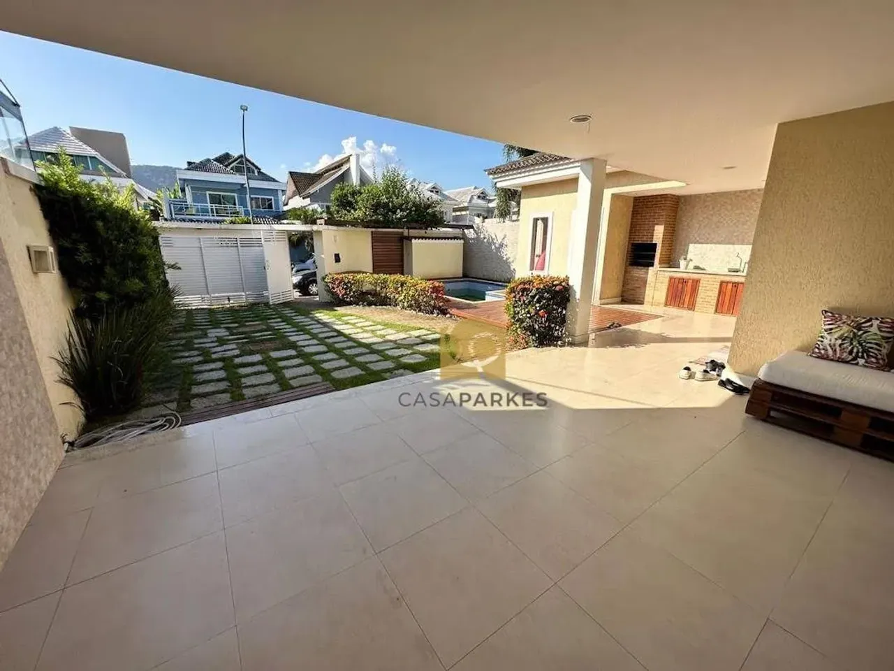 Furnished 5-bedroom house with 270 m² — photo 3