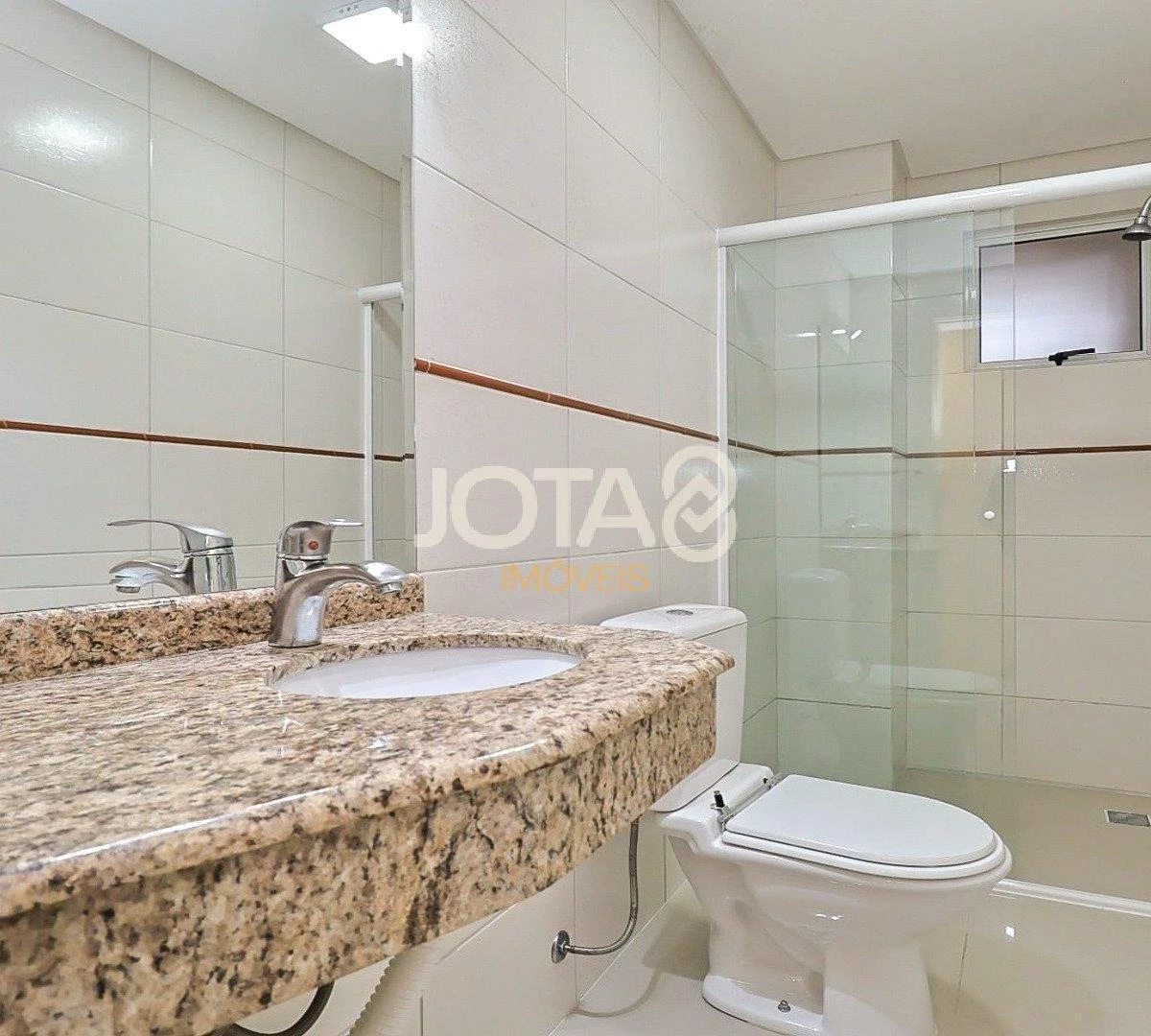2-bedroom apartment with a glass-enclosed balcony — photo 3