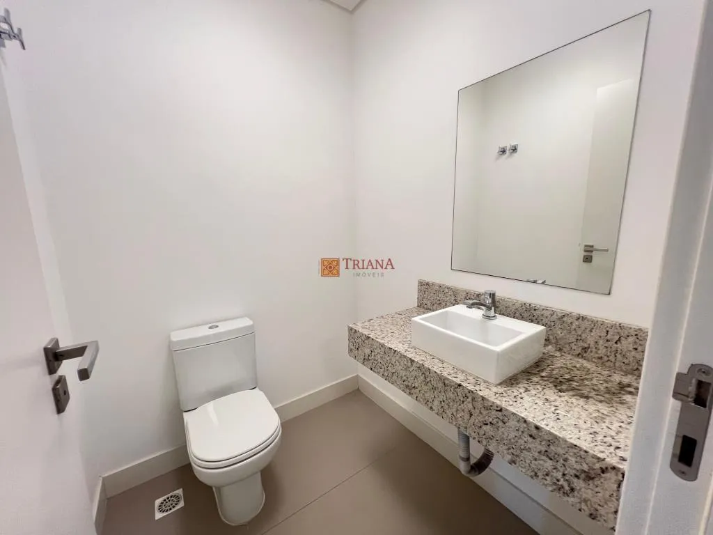 4-bedroom apartment with a water view in Florianópolis — photo 4