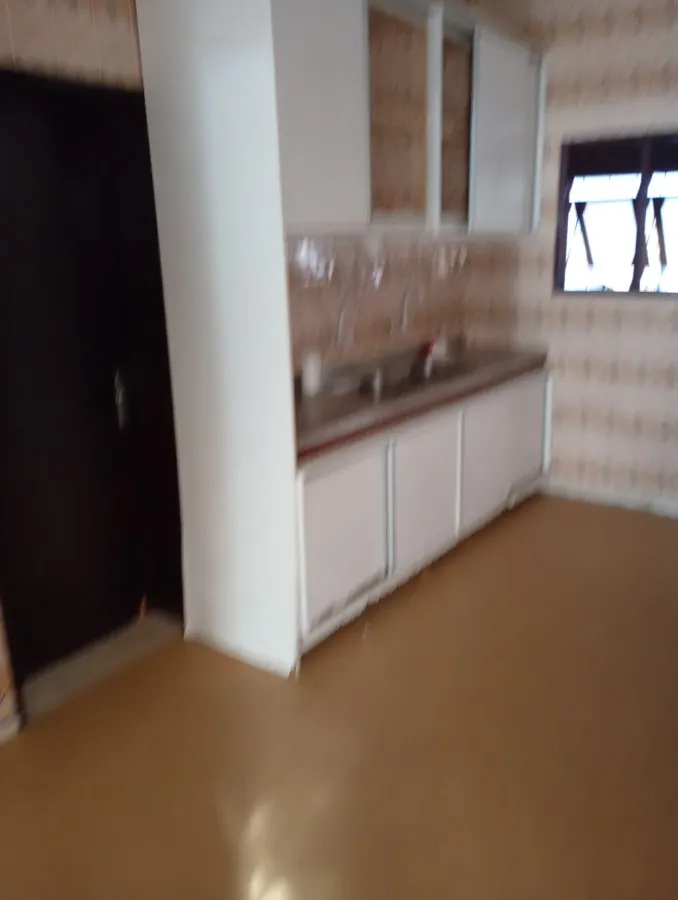 220 m² house with a closed kitchen and 3 bedrooms — photo 2