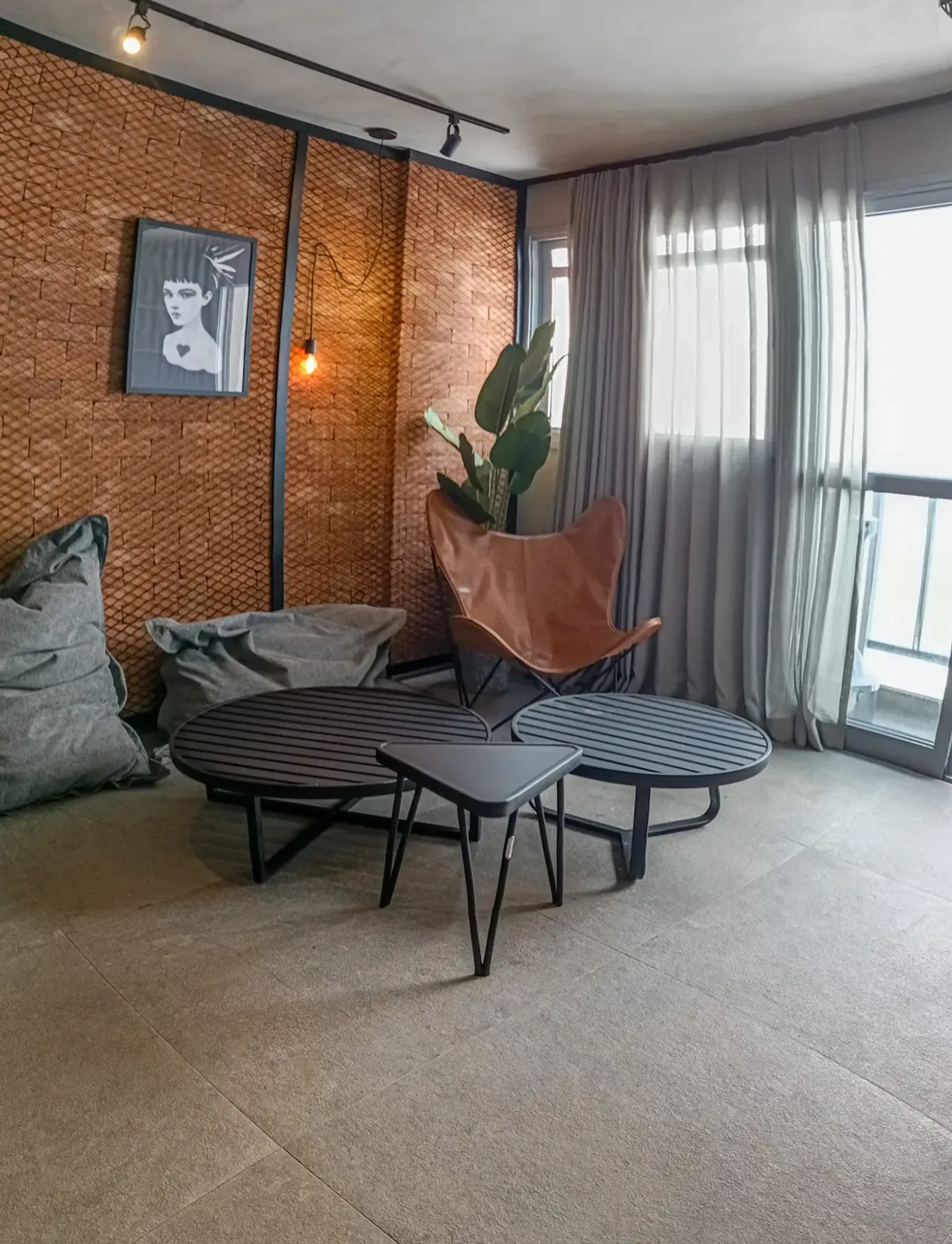 Furnished 1-bedroom apartment with open-plan kitchen — photo 21