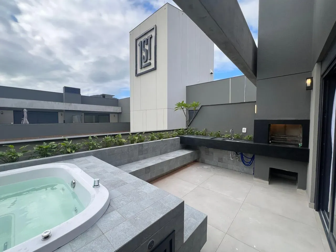 Furnished 61 m² apartment with 1 bedroom and terrace — photo 3