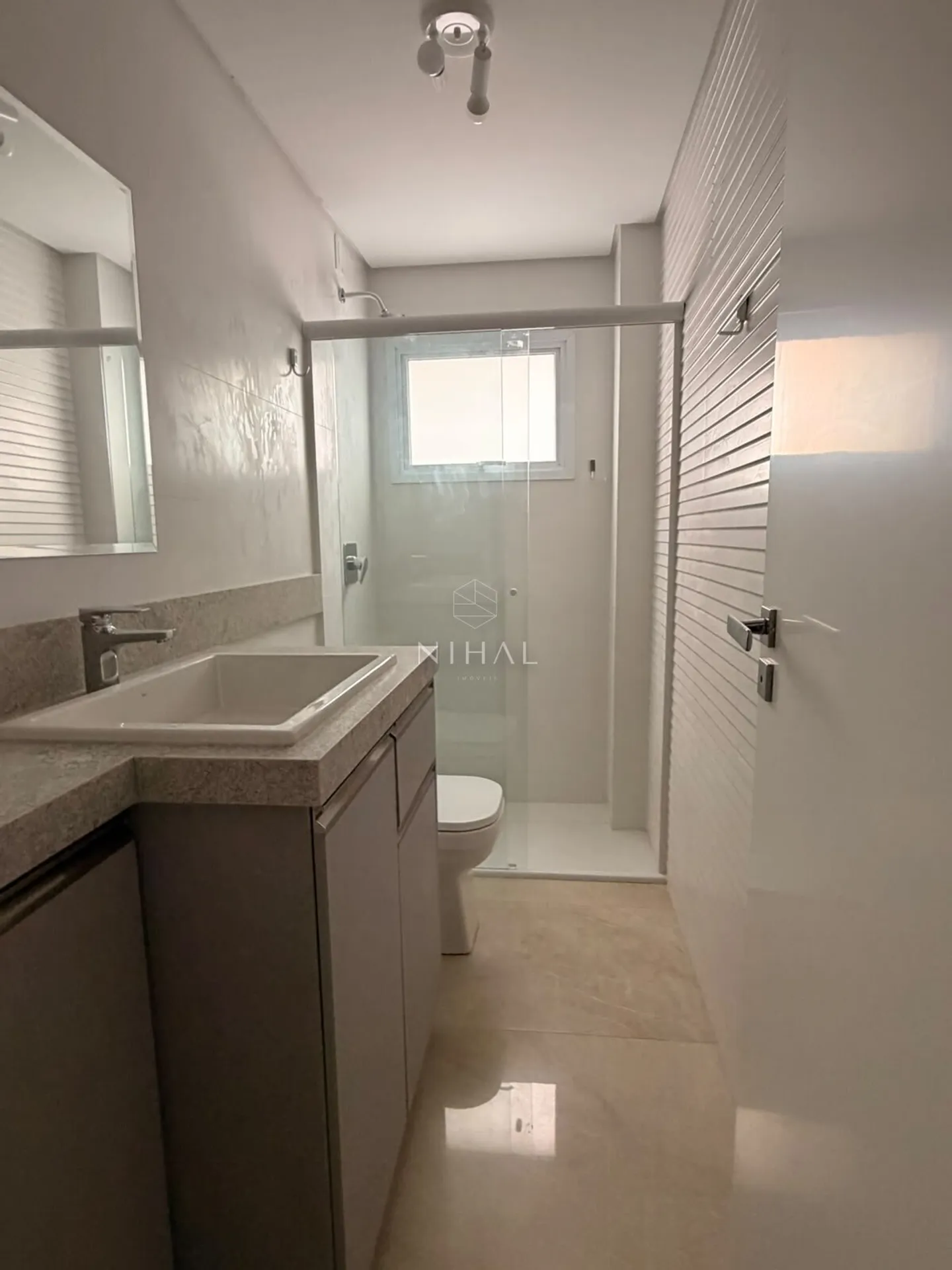 2-bedroom apartment in a building with a gym — photo 10