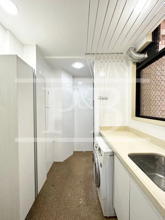 3-bedroom apartment with 230 m² and glassed-in balcony — photo 27