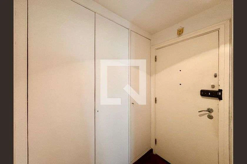 Apartment with 4 bedrooms and an en-suite bathroom — photo 15