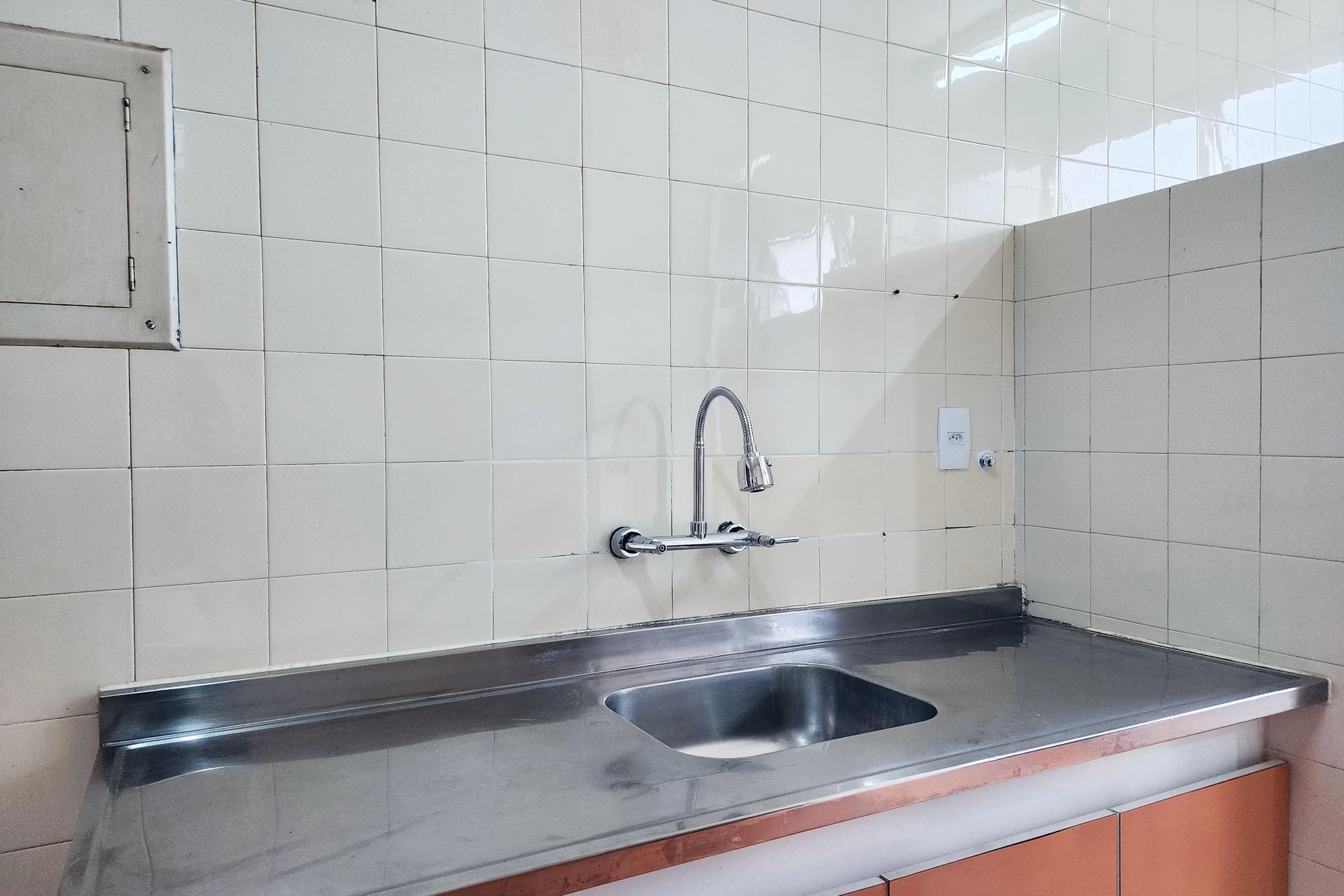 2-bedroom apartment in a building with a pool — photo 24