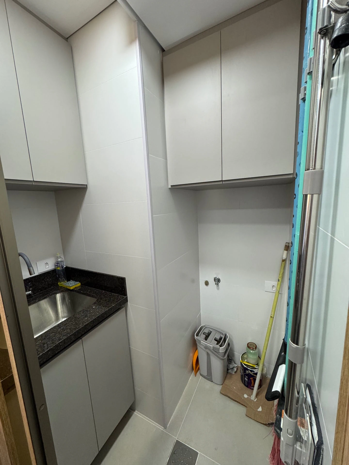 Furnished 1-bedroom apartment with an open-plan kitchen — photo 7