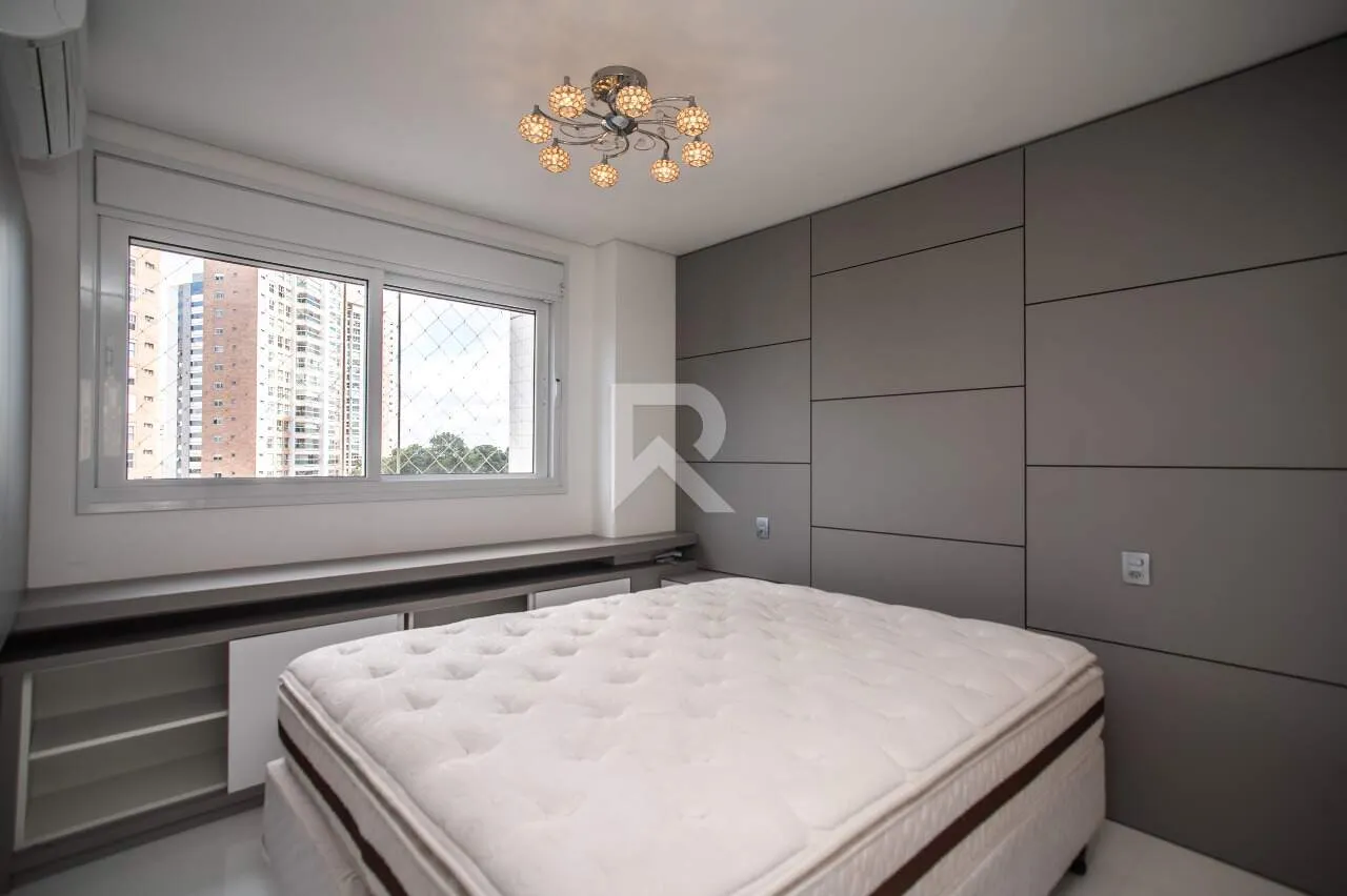 Furnished apartment with 4 en-suite rooms and glazed balcony — photo 18
